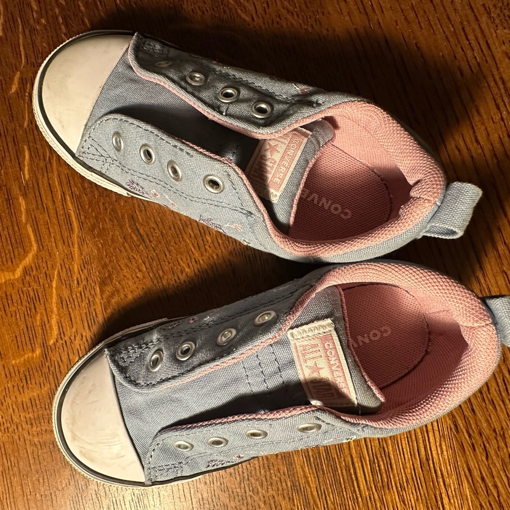 Kids Blue and Pink Converse Shoes~Size 10~Floral~ Low Top Sneaker - Picture 4 of 8